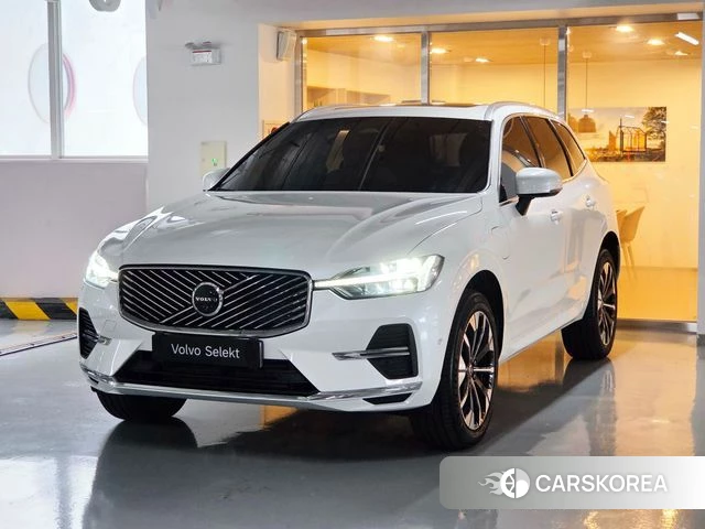 Volvo XC60 second Generation 2025 Белый из Кореи