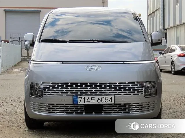 Hyundai Staria 2022 Серебристо-серый из Кореи