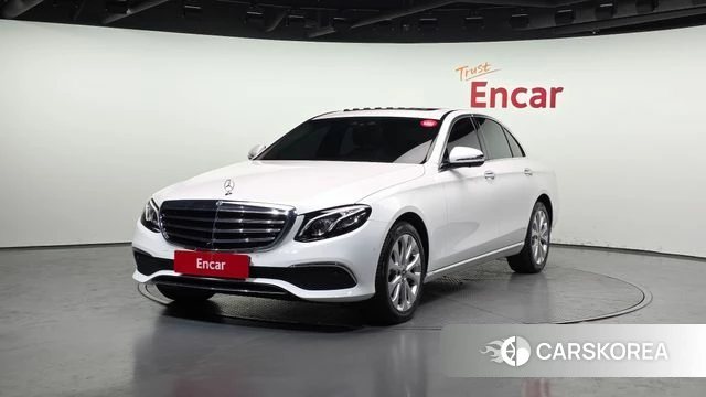 Mercedes-Benz E-Class W213 2018 Белый из Кореи
