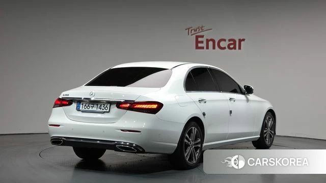 Mercedes-Benz E-Class W213 2023 Белый из Кореи