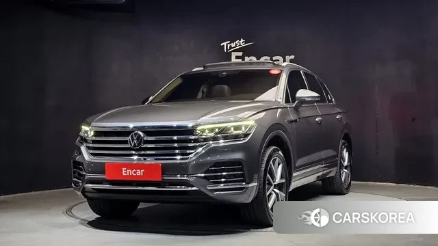 Volkswagen Touareg 3rd generation 2023 Серый из Кореи
