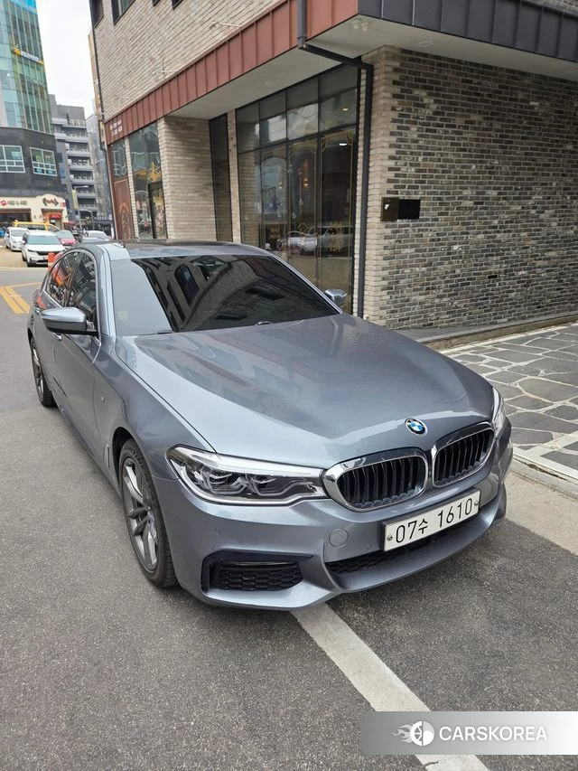 BMW 5 Series (G30) 2018 Серебристо-серый из Кореи