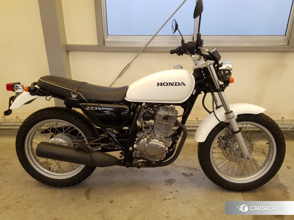 Проданный Honda CB223S 2015 из Японии