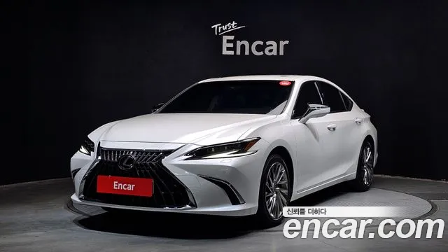 Lexus ES300h 7th generation 2023 Белый из Кореи