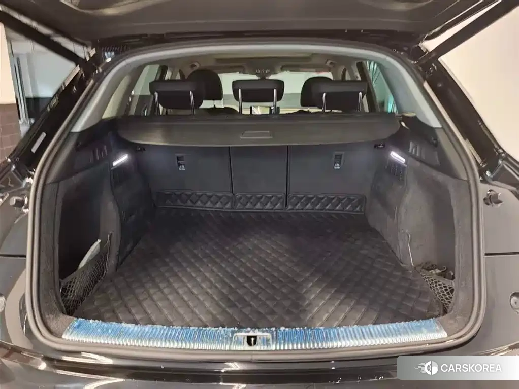 Audi Q5L 2022 Черный из Китая