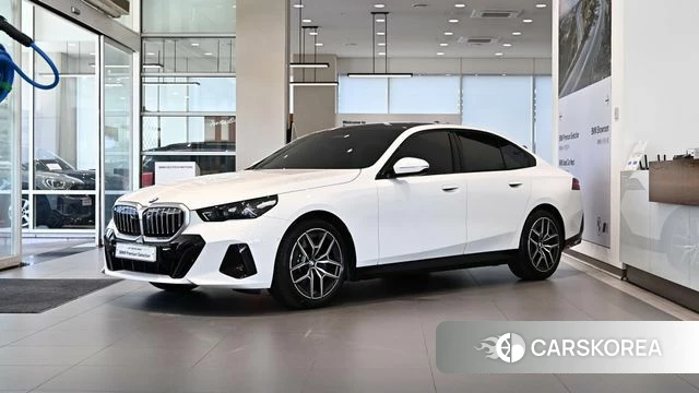 BMW 5 Series (G60) 2025 Белый из Кореи
