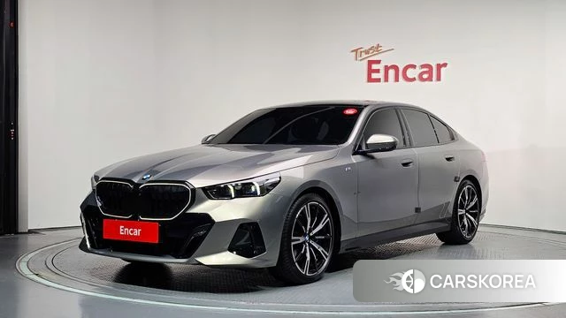 BMW 5 Series (G60) 2025 Серебристо-серый из Кореи