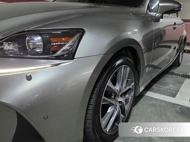 Lexus New IS300 2019 Цвет галактики из Кореи