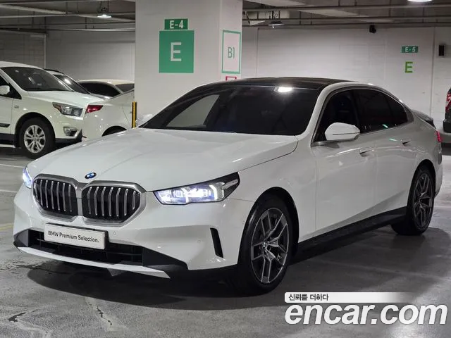 BMW 5 Series (G60) 2023 Белый из Кореи