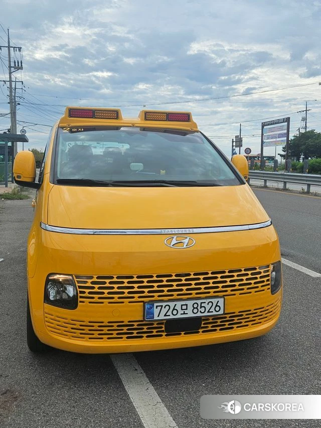 Hyundai Staria 2023 Желтый из Кореи