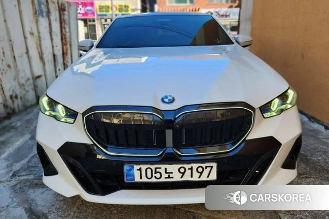 BMW 5 Series (G60) 2023 Белый из Кореи