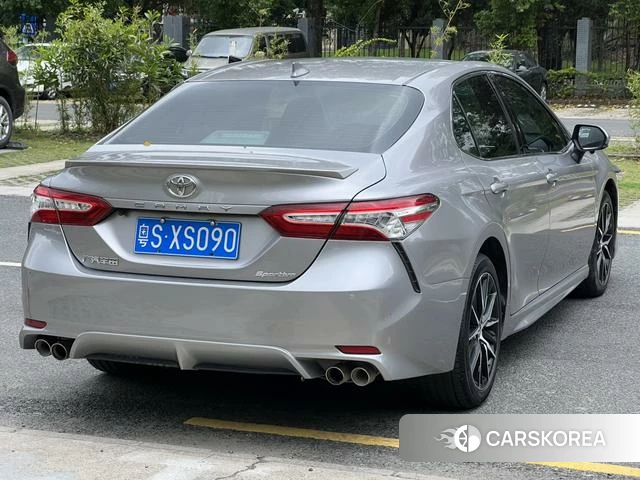 Toyota Camry 2021 Серебристо-серый из Китая