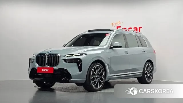 BMW X7 (G07) 2024 Светло-серебряный цвет из Кореи
