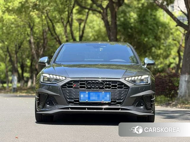 Audi S4 2022 Темно-серый из Китая