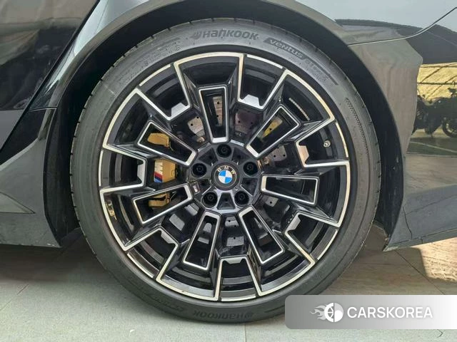 BMW M5 PHEV 2025 Черный из Китая