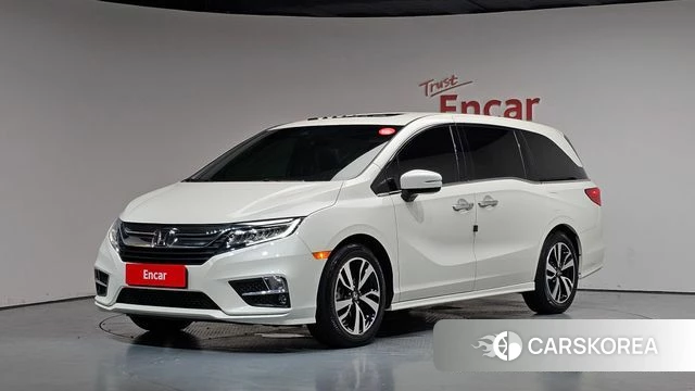 Honda Odyssey 2018 Белый из Кореи