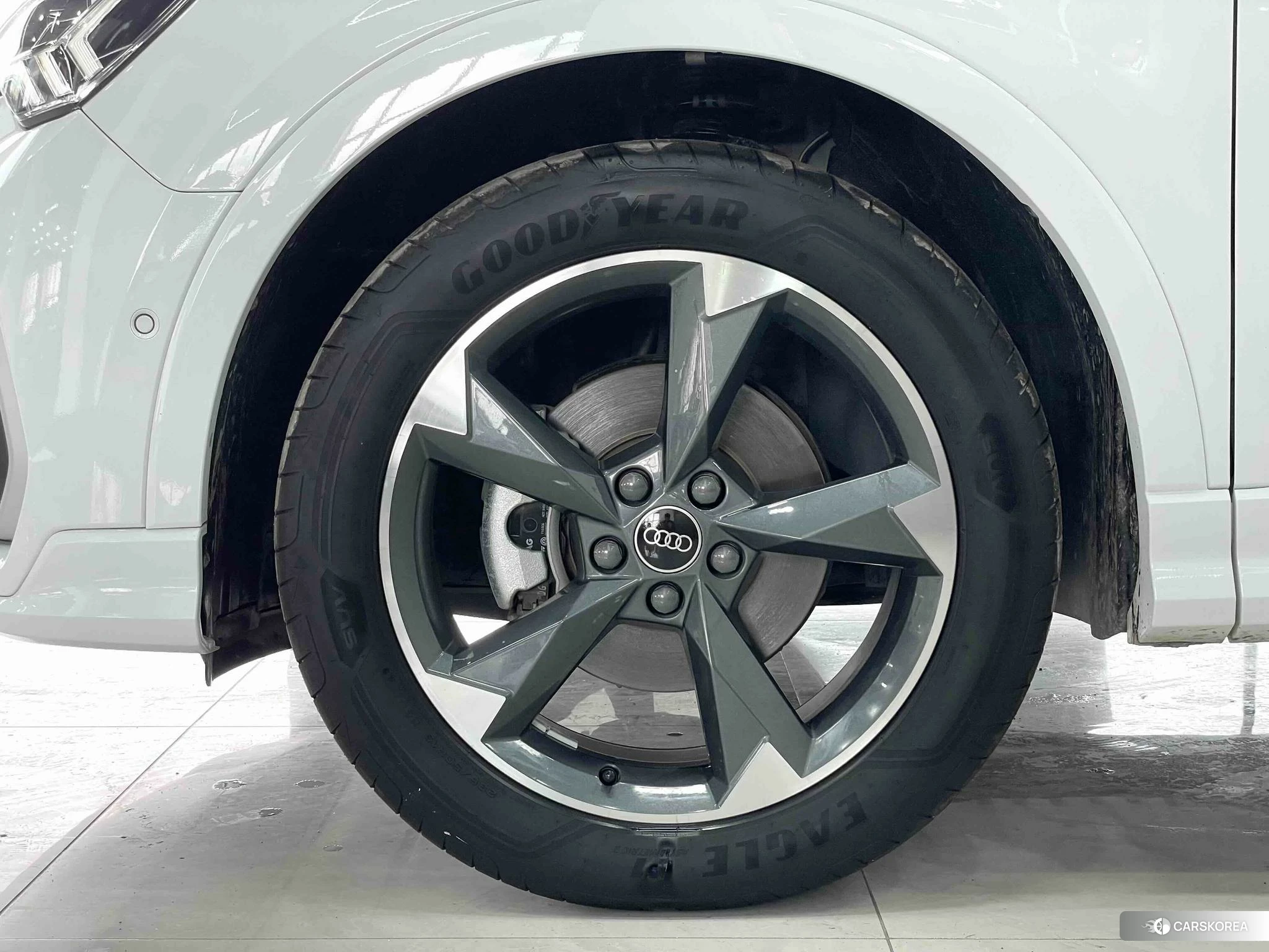 Audi Q3 2023 Белый из Китая