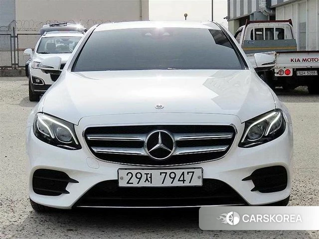 Mercedes-Benz E-Class W213 2018 Белый из Кореи