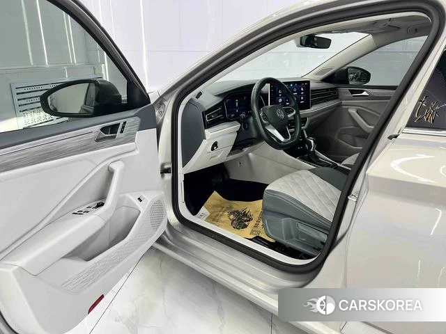 Volkswagen Sagitar 2022 Серебристо-серый из Китая