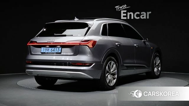 Audi e-Tron 2022 Серый из Кореи