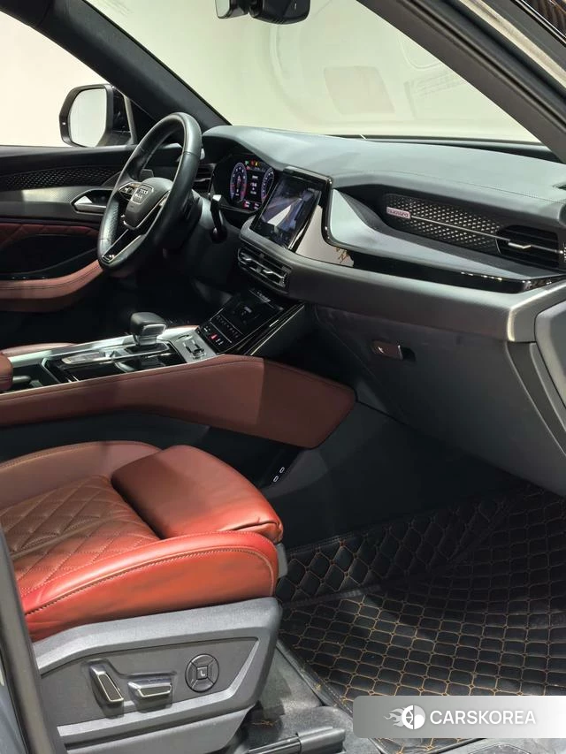Audi Q6 2024 Темно-серый из Китая