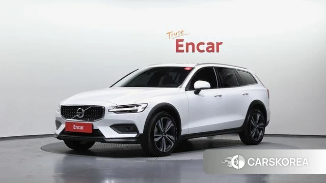 Volvo V60 Cross-Country 2nd Generation 2020 Белый из Кореи