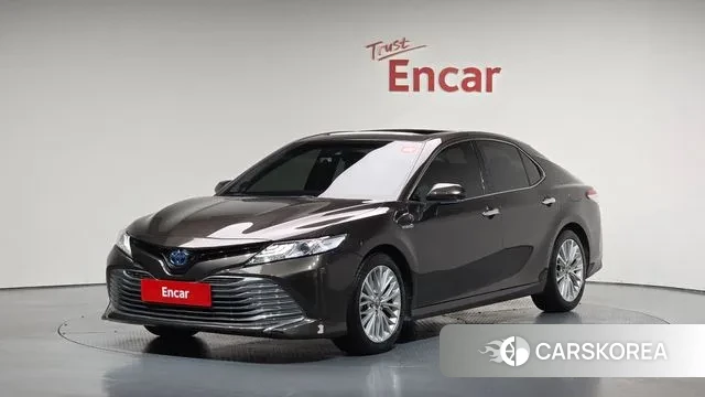 Toyota Camry (XV70) 2018 Песочный из Кореи