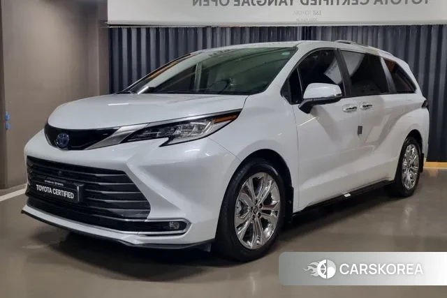 Toyota Sienna 4th Generation 2023 Белый из Кореи