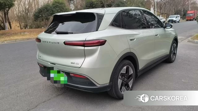 Pentium Yue Yi 03 2025 Серебристо-серый из Китая