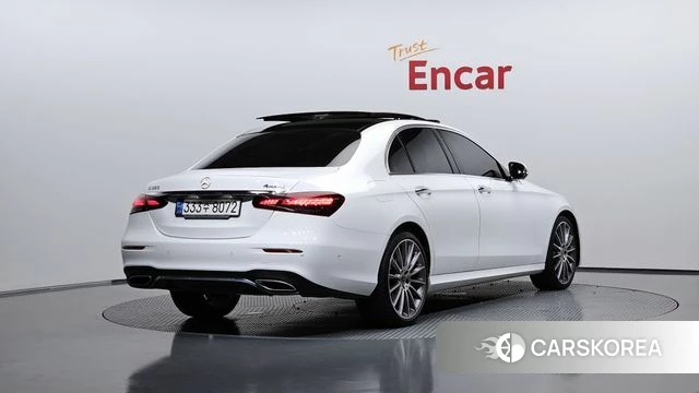 Mercedes-Benz E-Class W213 2022 Белый из Кореи