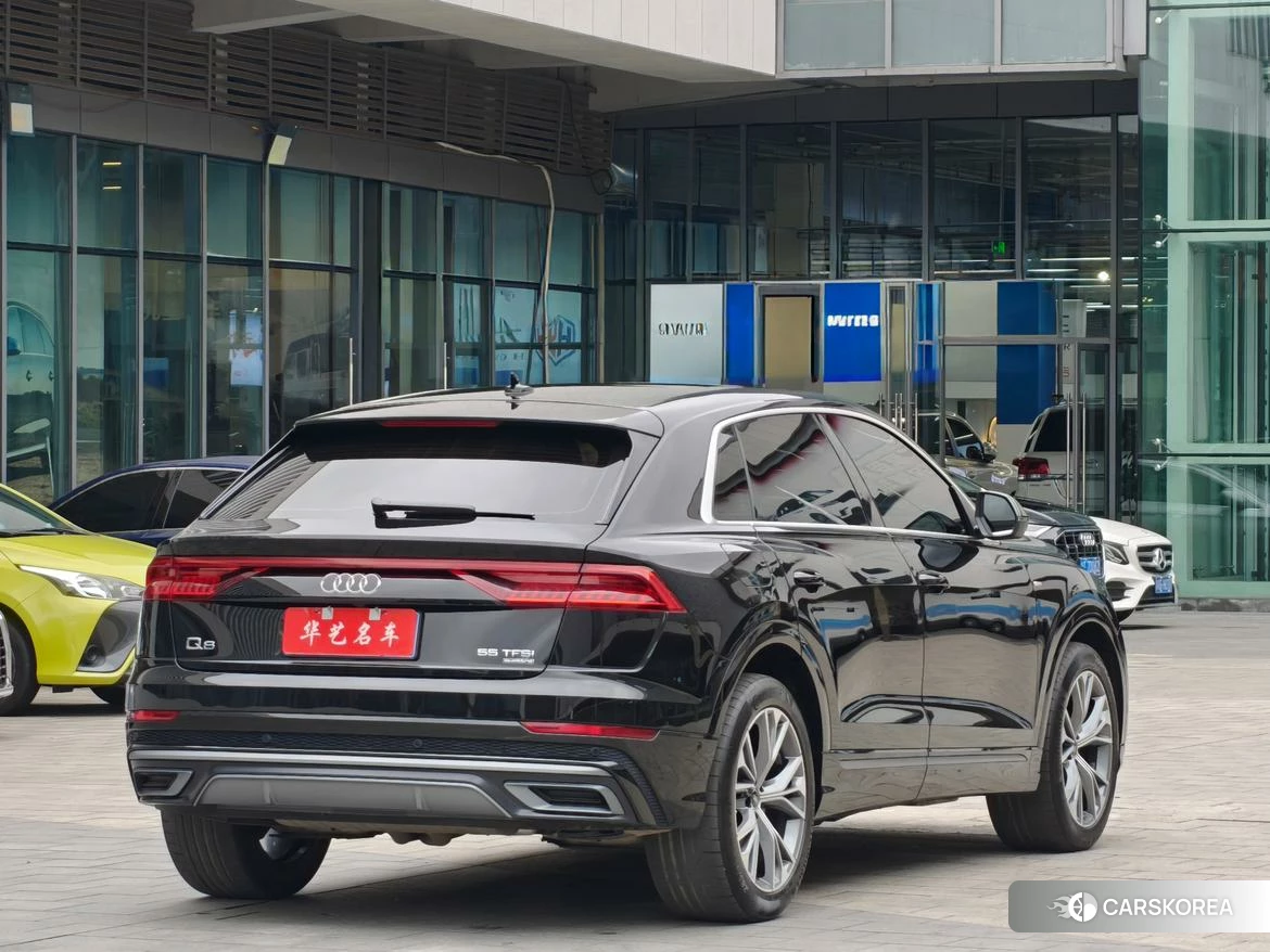 Audi Q8 2021 Черный из Китая