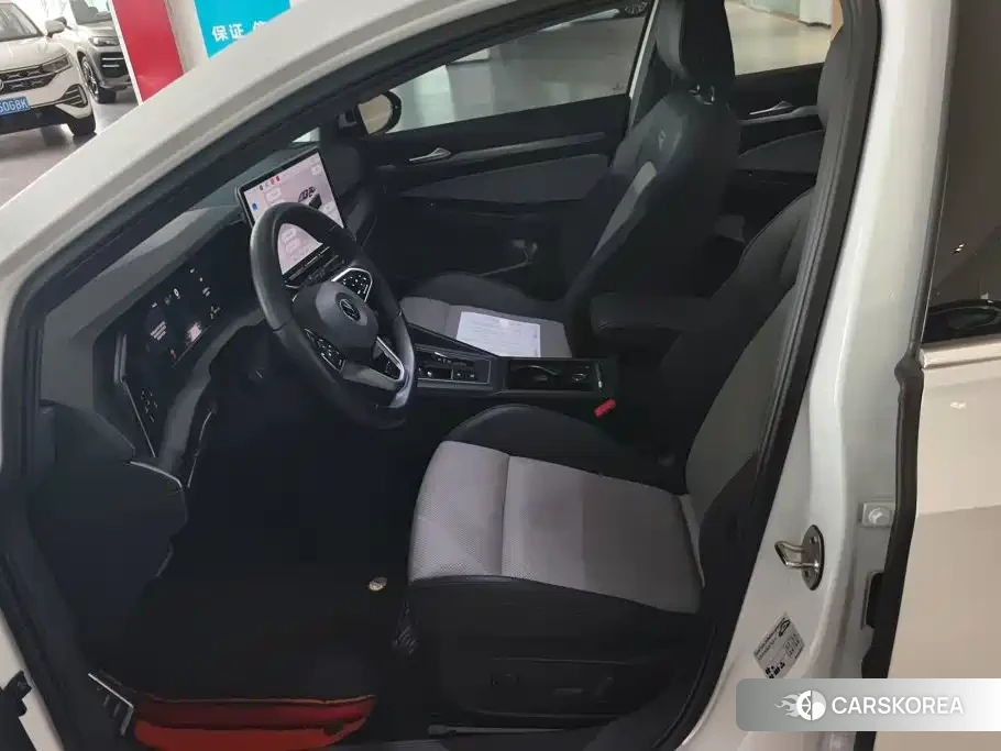 Volkswagen Golf 2024 Белый из Китая