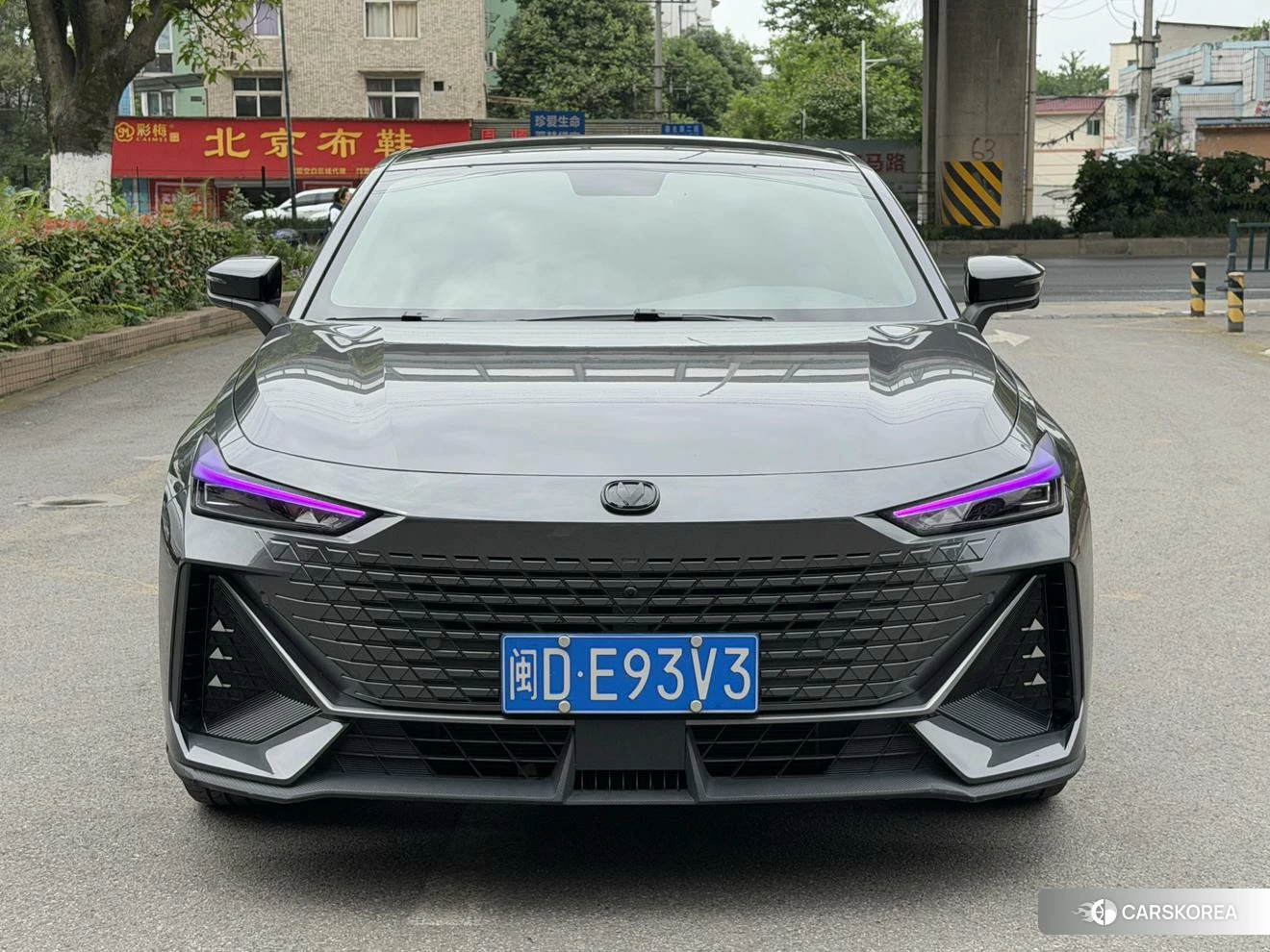 Chang'an UNI-V 2022 Серебристо-серый из Китая
