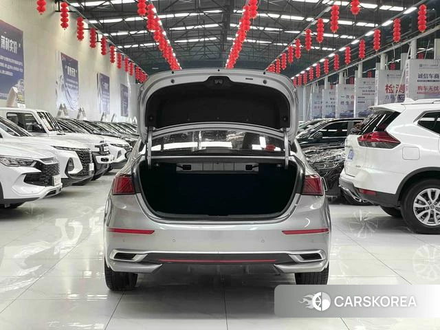 Kia K3 2021 Серебристо-серый из Китая