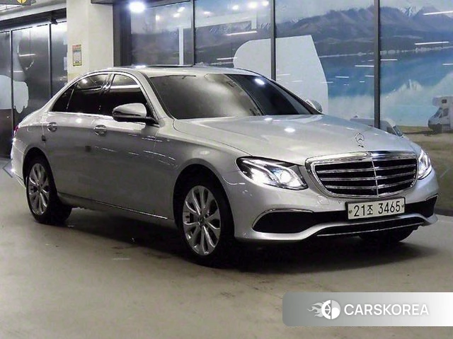 Mercedes-Benz E-Class W213 2018 Серебристо-серый из Кореи