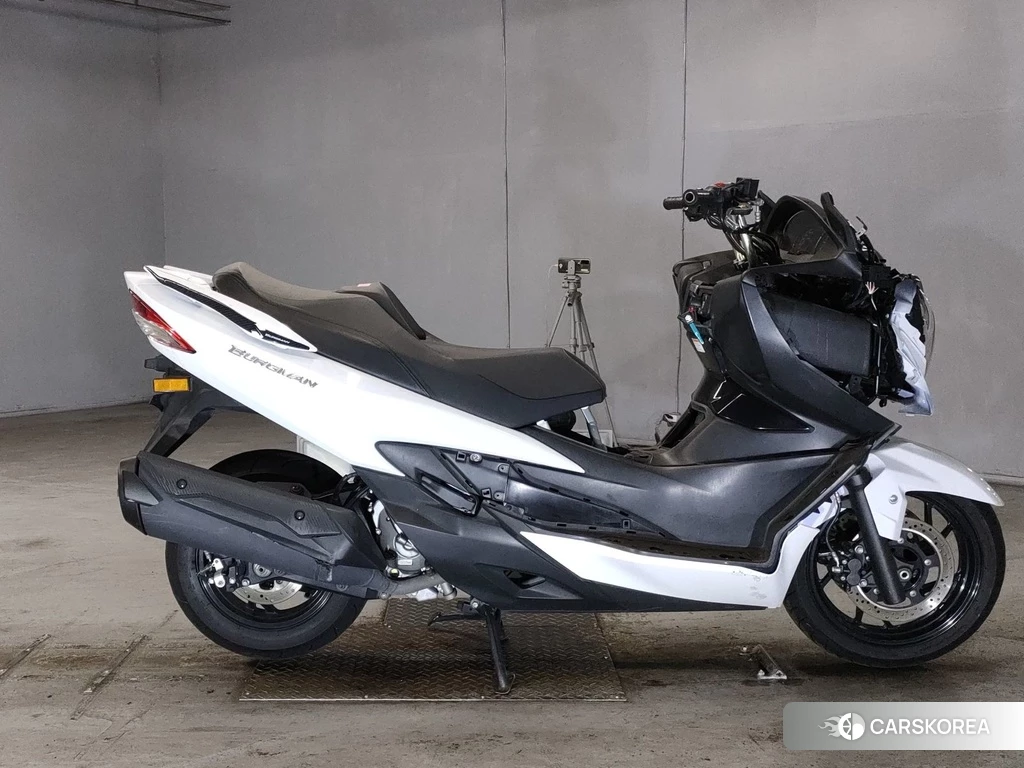 Проданный Suzuki BURGMAN 400 2017 из Японии