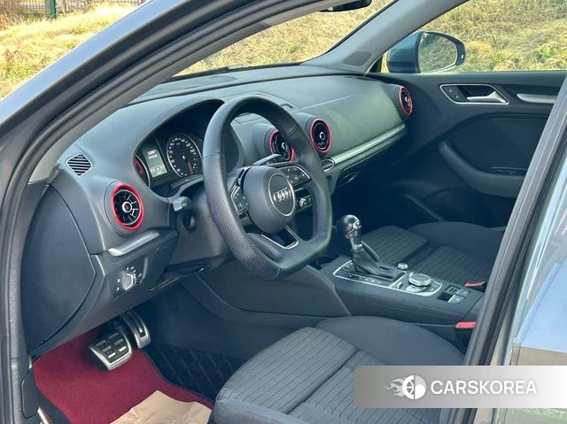Audi A3 2019 Темно-серый из Китая