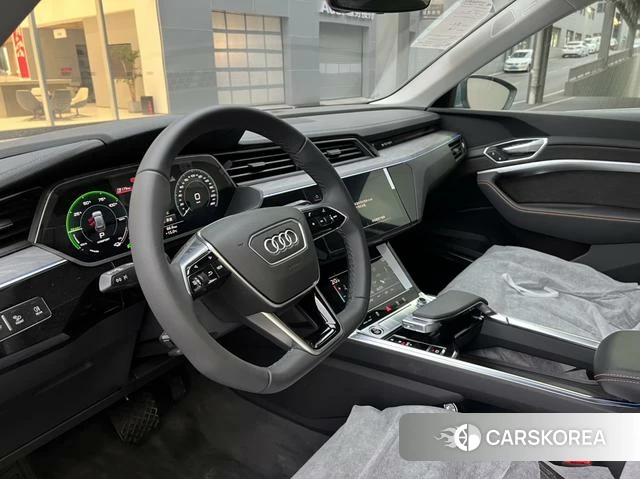 Audi e-tron 2026 Синий из Китая