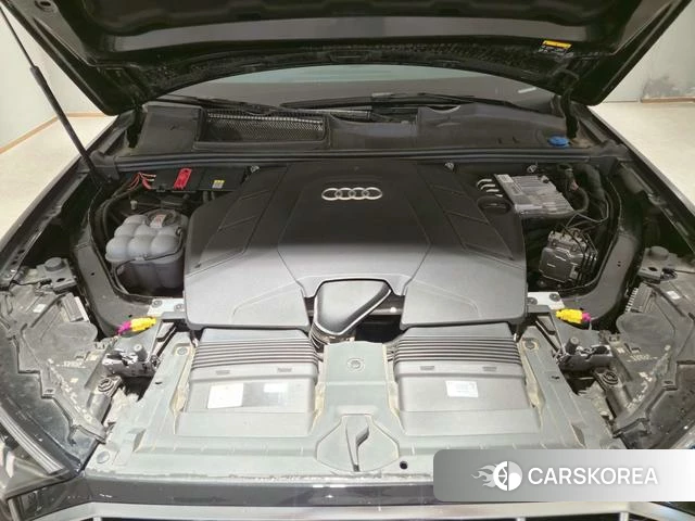 Audi Q7 2024 Черный из Китая