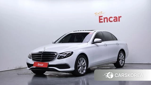 Mercedes-Benz E-Class W213 2018 Белый из Кореи