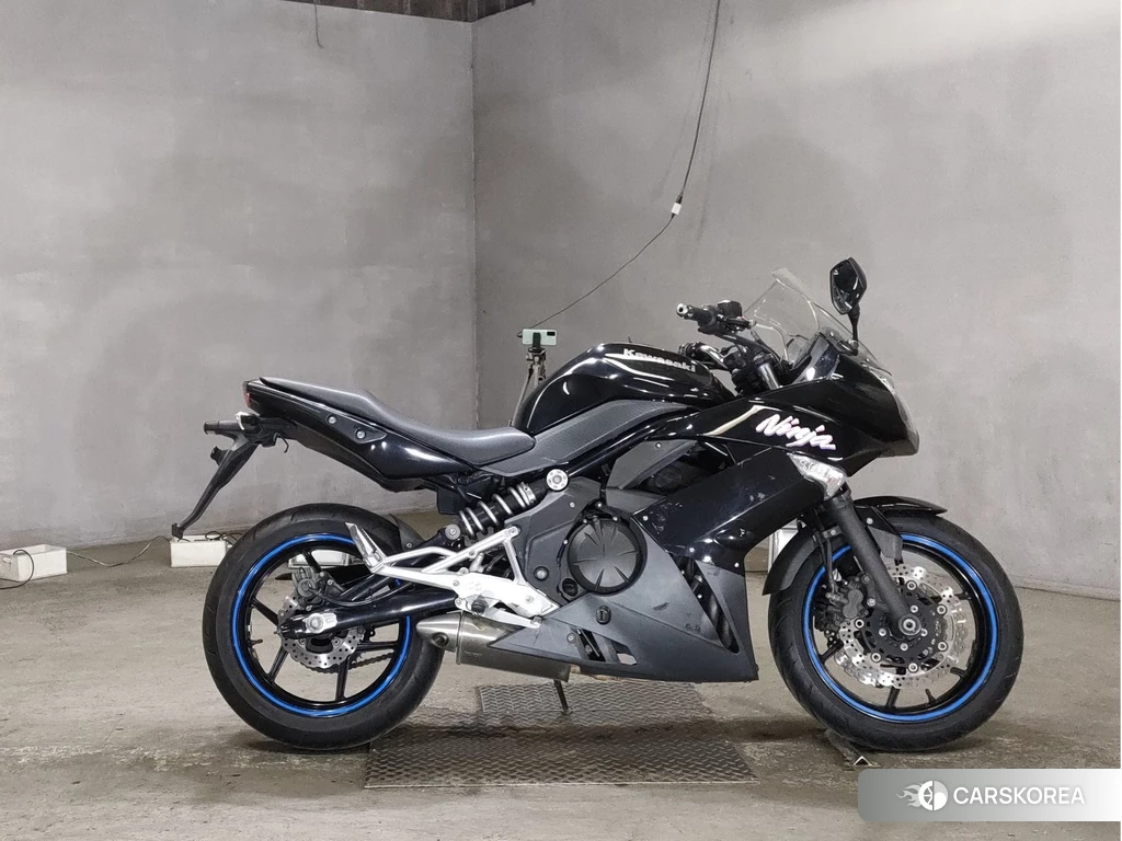 Проданный Kawasaki NINJA 400R 2011 из Японии