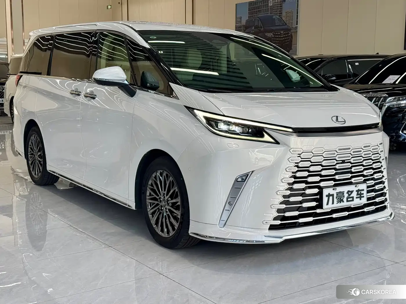 Lexus LM 2024 Белый из Китая