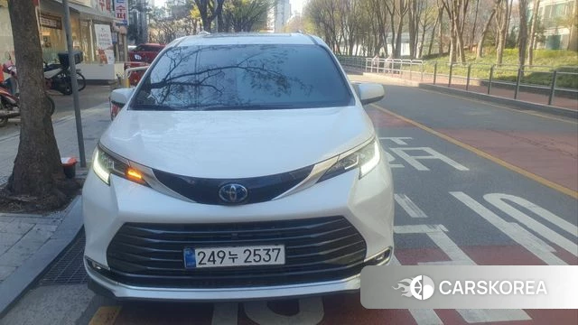 Toyota Sienna 4th Generation 2024 Белый из Кореи