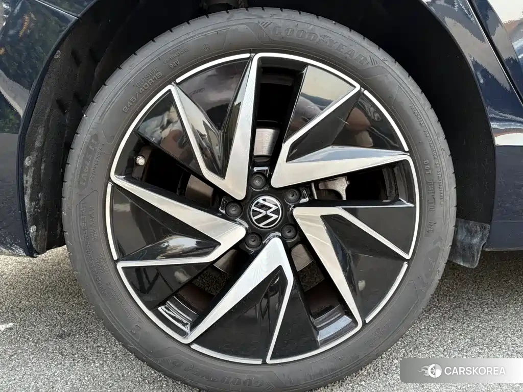 Volkswagen Magotan 2024 Синий из Китая