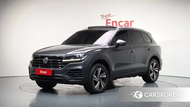 Volkswagen Touareg 3rd generation 2020 Серый из Кореи