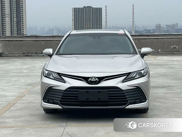 Toyota Camry 2021 Серебристо-серый из Китая