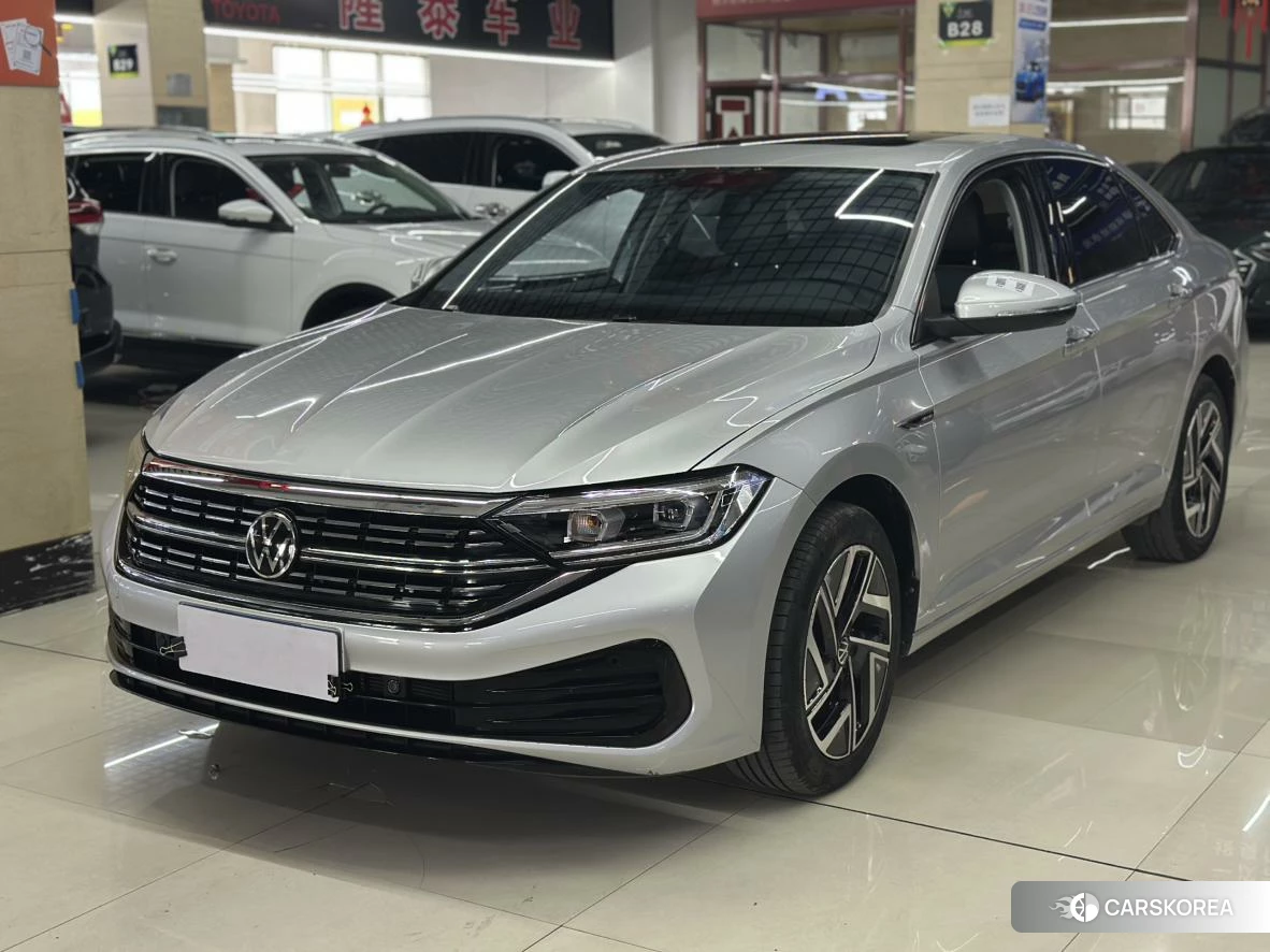 Volkswagen Sagitar 2022 Серебристо-серый из Китая
