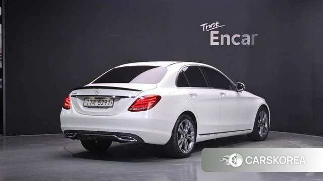Mercedes-Benz C-Class W205 2018 Белый из Кореи