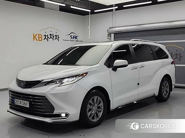 Toyota Sienna 4th Generation 2022 Белый из Кореи