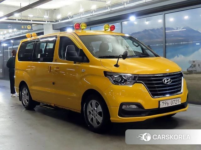 Hyundai The New Grand Starex 2018 Желтый из Кореи